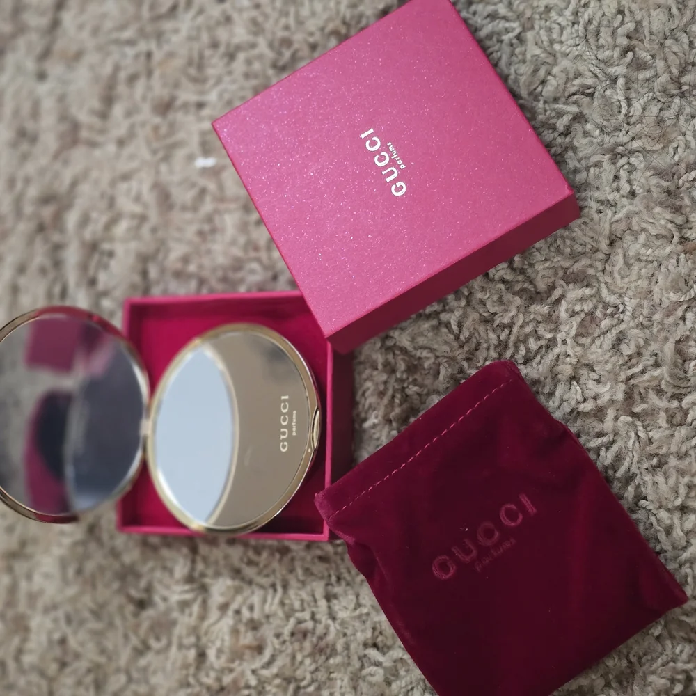 Gucci Gold Compact Mirror - Picture 2 of 6